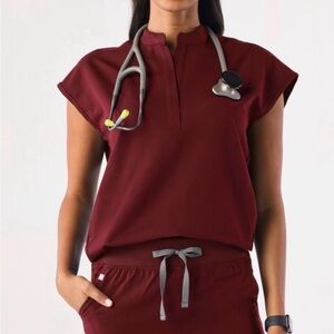 FIGS Rafaela Oversized Scrub Top Burgundy Collarless Cap Sleeve Women's S
